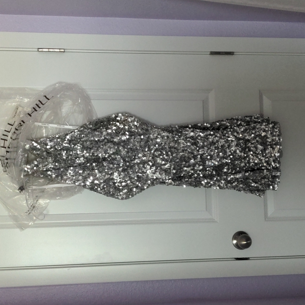 NWT SILVER Sherri Hill cocktail dress